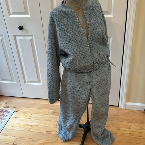 Crave Fame light blue soft fleece 2 piece jogger pants and crop jacket set - Picture 2 of 15